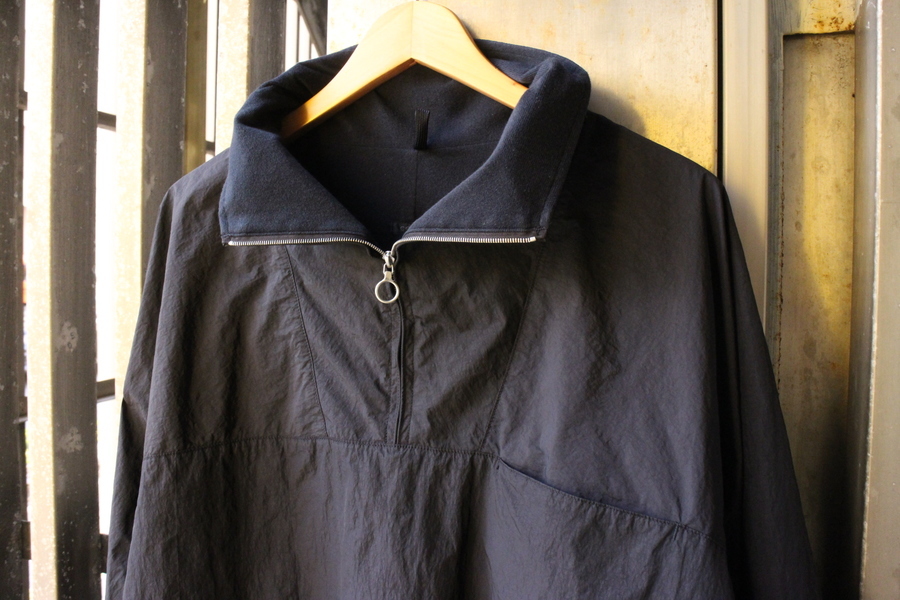 COMOLI/コモリ】製品染ナイロンアノラック 19AW[2019.10.23発行]｜トレ
