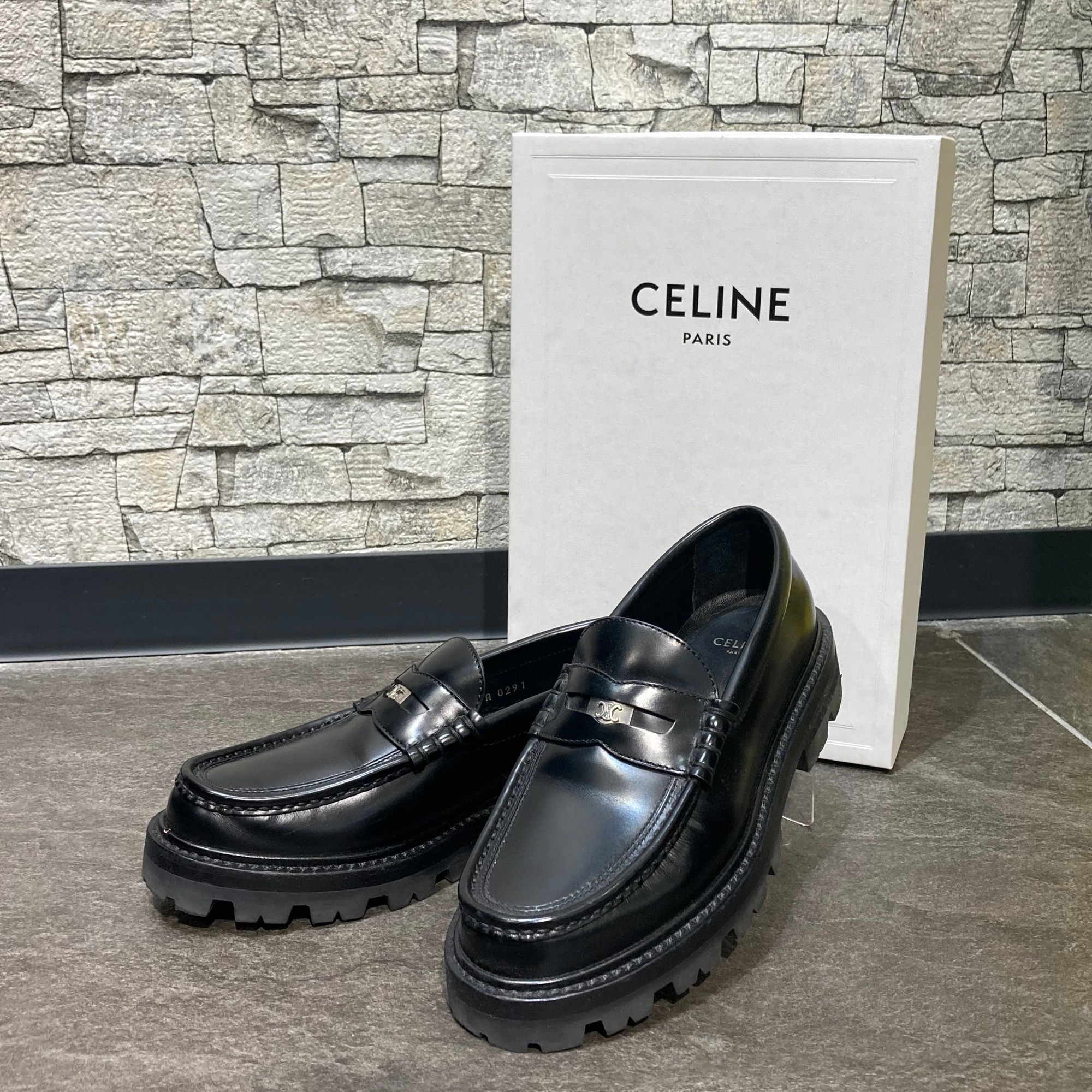 CELINE】トリオンフ マーガレット ペニーチャンキーローファー[2024.10