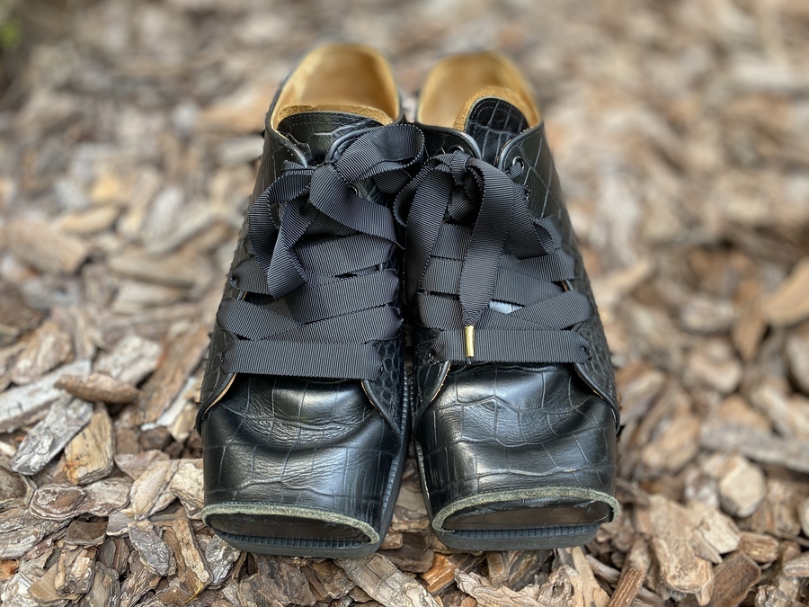 KIDS LOVE GAITE×The Old Curiosity Shop】よりクロコ型押しシャーク