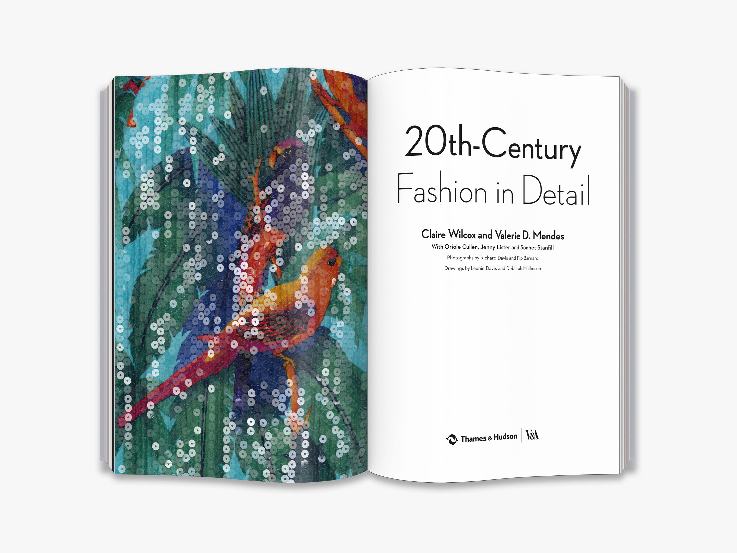 20th-Century Fashion in Detail (Victoria and Albert Museum)