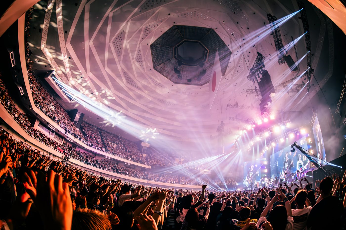 ライブレポート】ねぐせ。初の日本武道館単独公演。4人の音楽が放つ