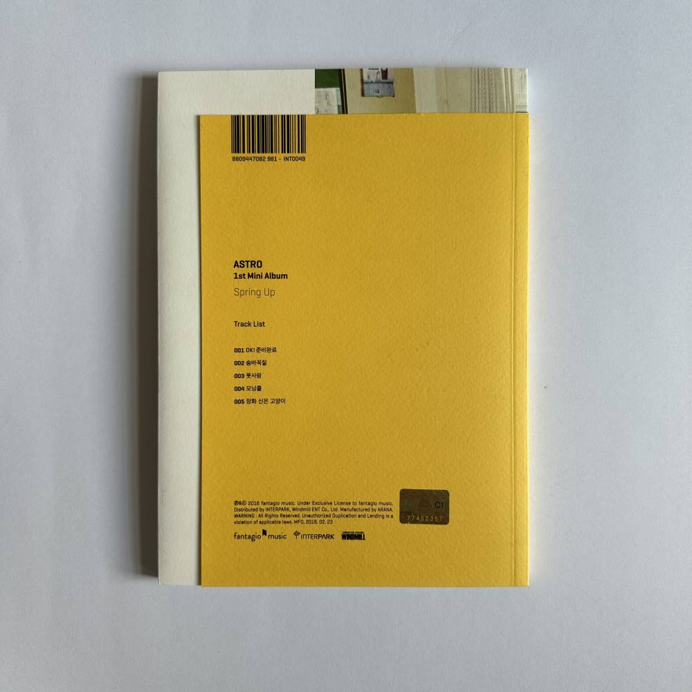 ASTRO SIGNED 1ST MINI ALBUM 'SPRING UP'