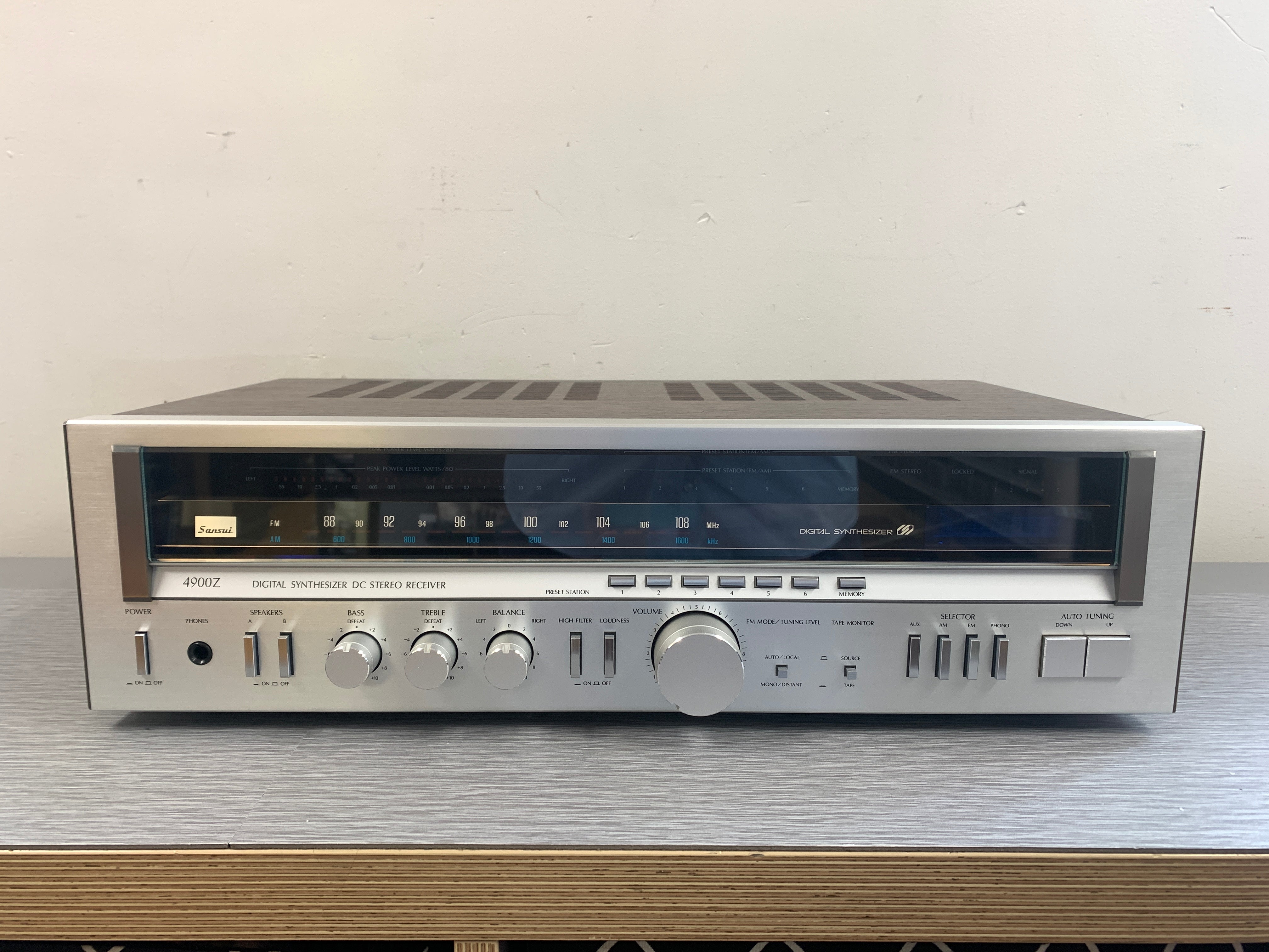 Sansui 4900Z Digital Synthesizer DC Stereo Receiver (1980-81