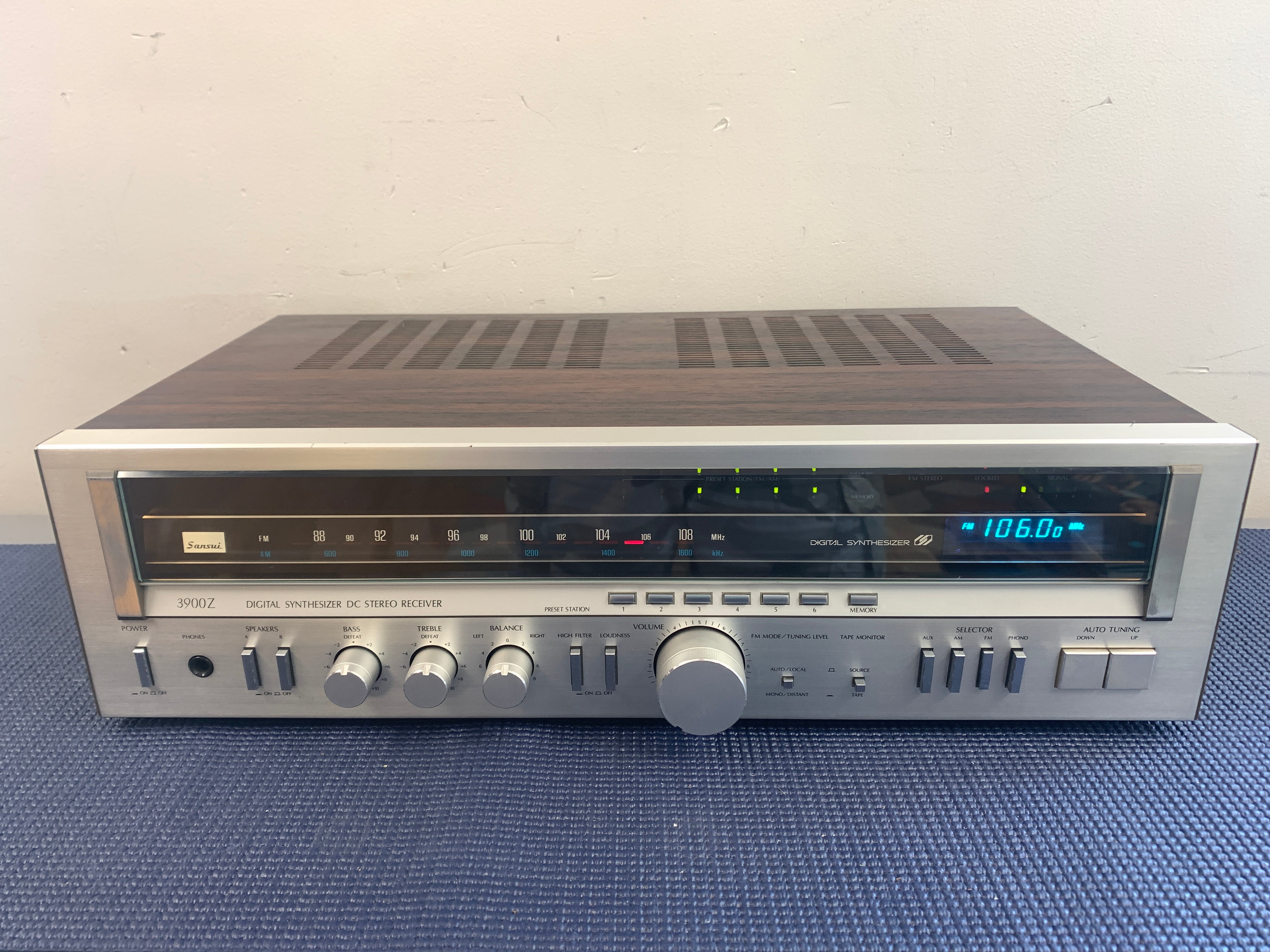 Sansui 3900Z Digital Synthesizer DC Stereo Receiver (1980-81