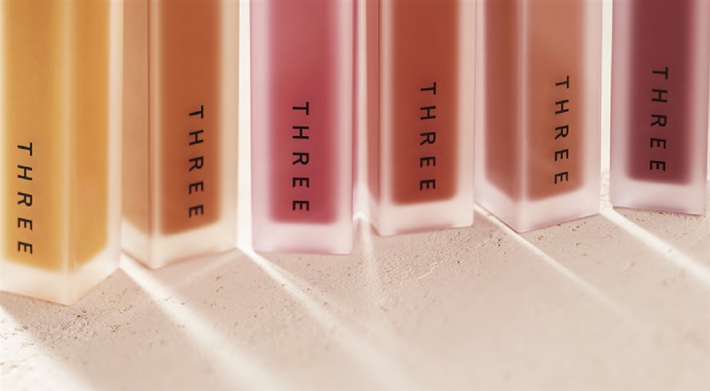 FOCUS ON “THREE DIVINE LIP GEM” 3つの質問への回答で、あなたに