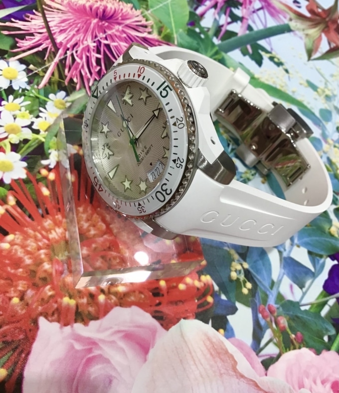 GUCCI】爽やかなホワイトカラーが目を引く！ - チックタックくずは