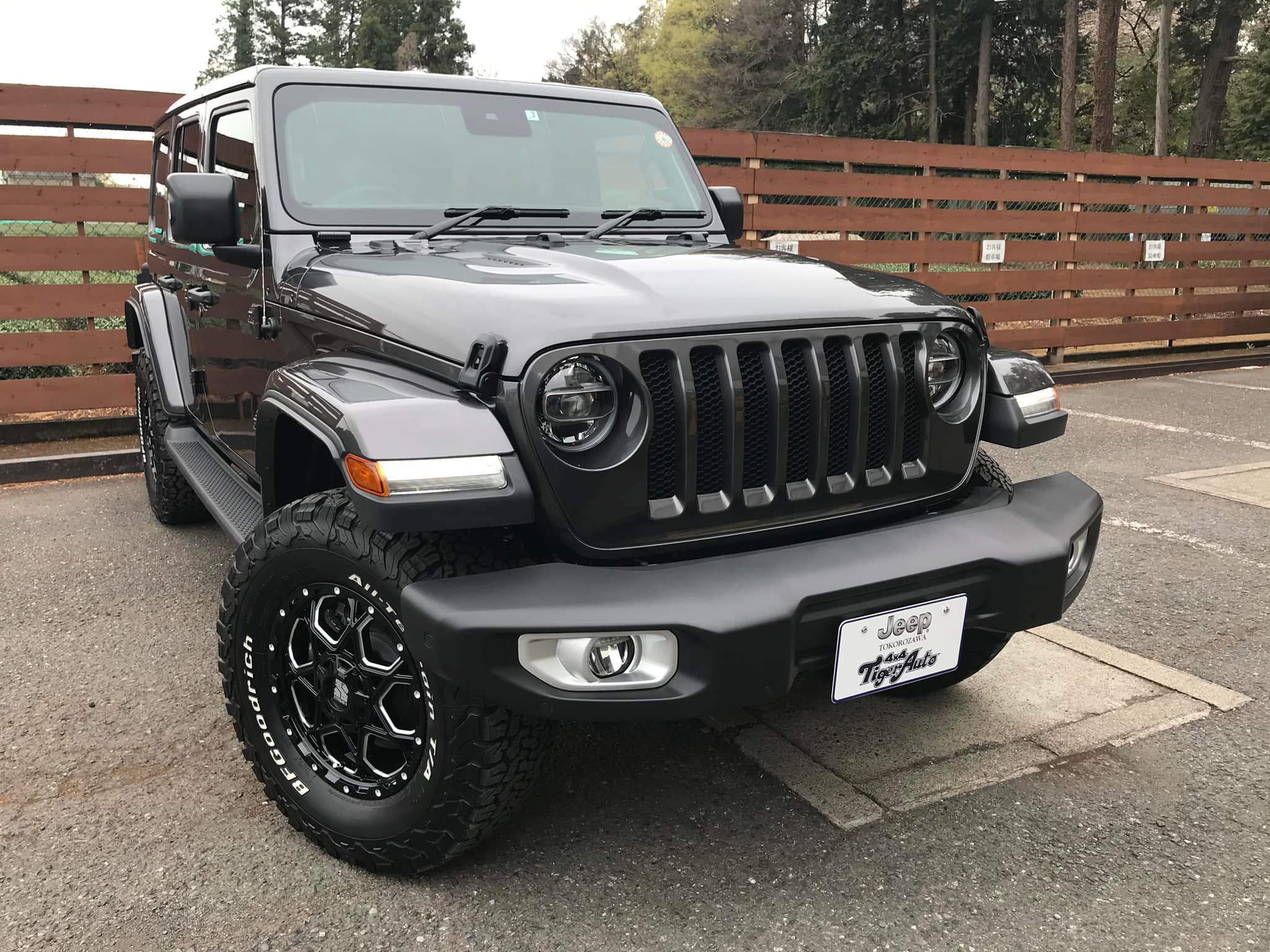 JLラングラー アンリミテッドサハラ グラナイト タイガーパッケージA