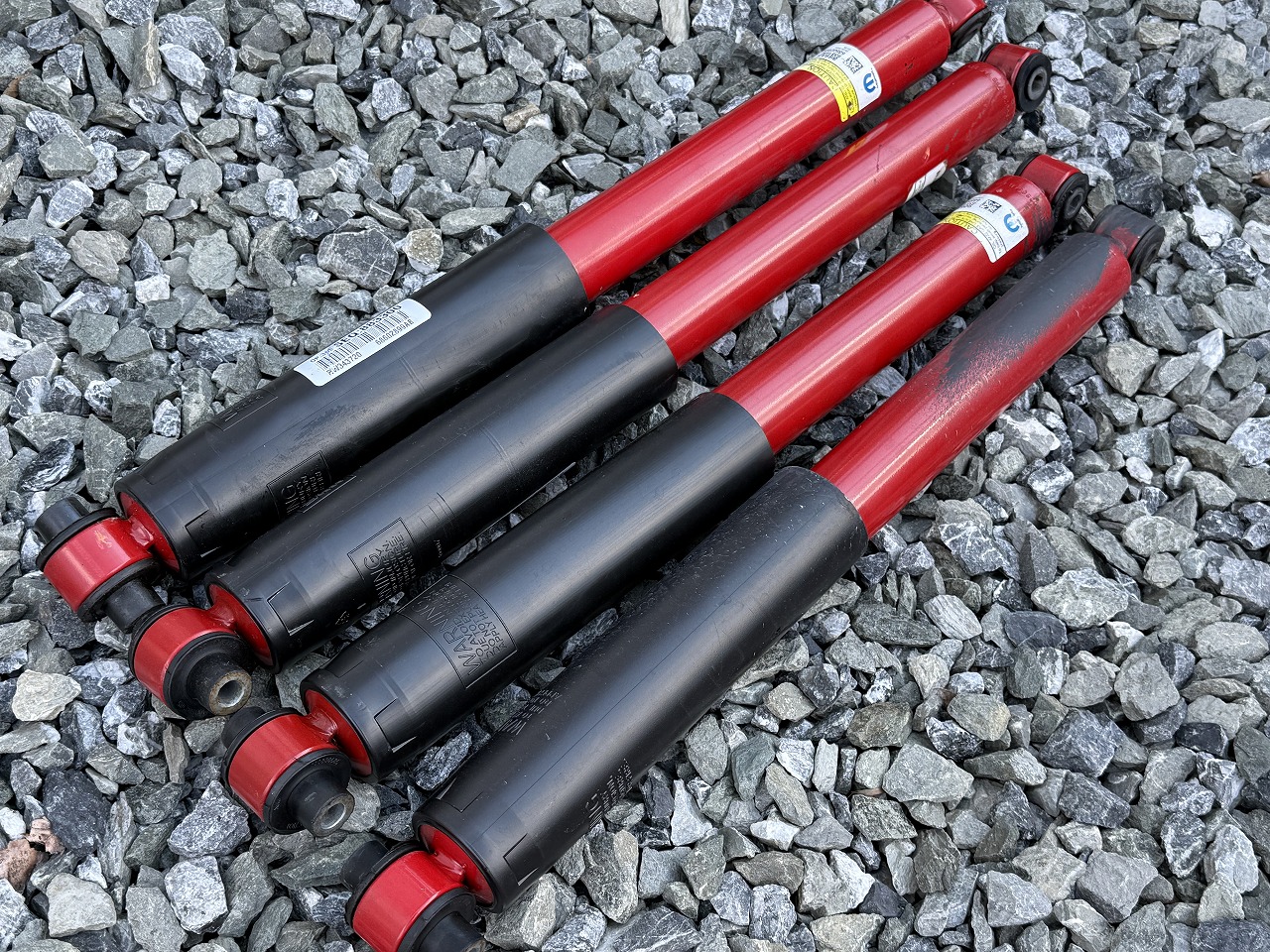 SALE】JLルビコン純正ショックアブソーバー1台分 【新車外し品