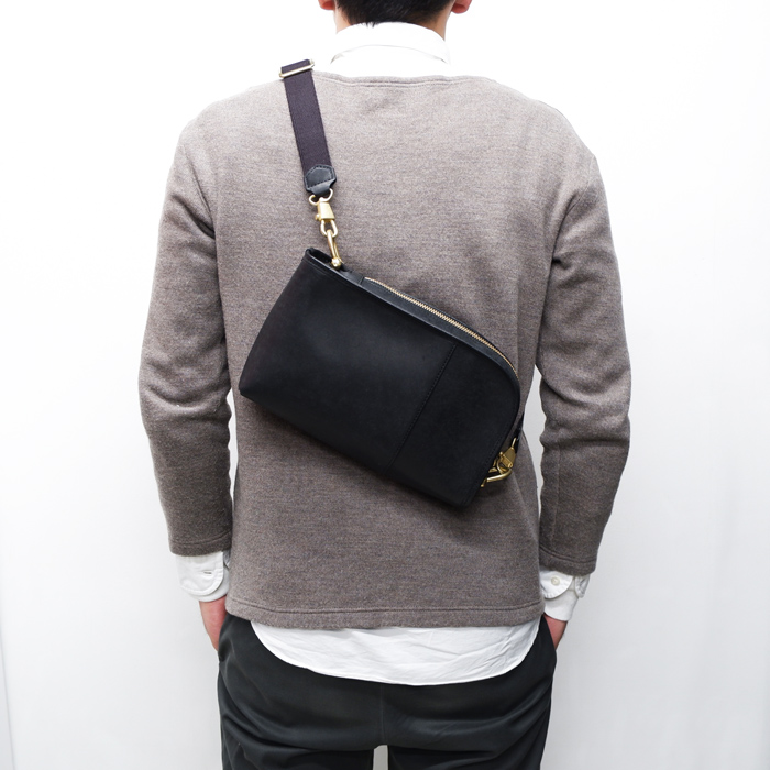 WILD SWANS（ワイルドスワンズ）COLLIER（コリアー）ショルダーバッグ