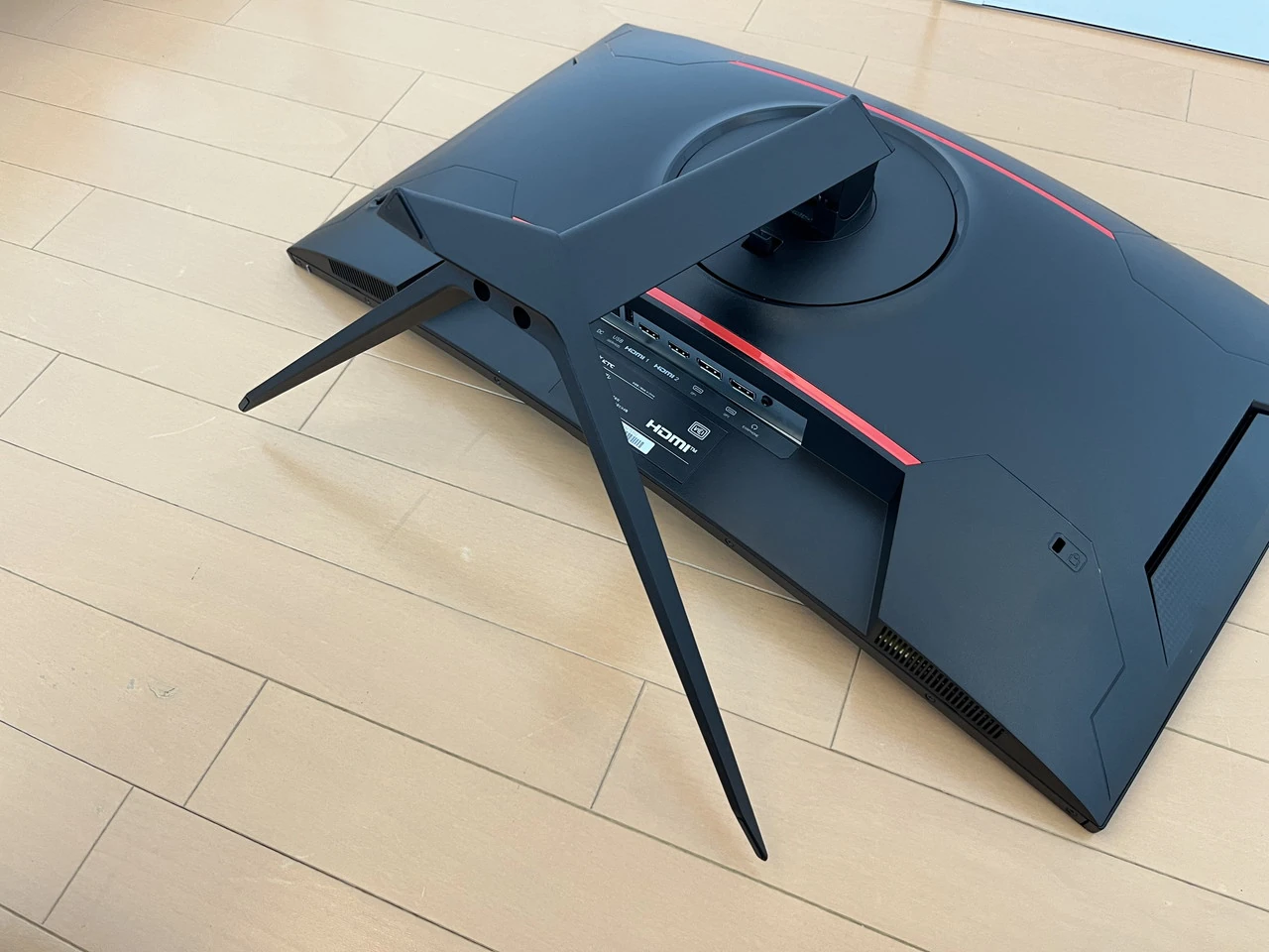 2万円台でWQHD・180Hz対応、高コスパ湾曲ゲーミングモニター『KTC