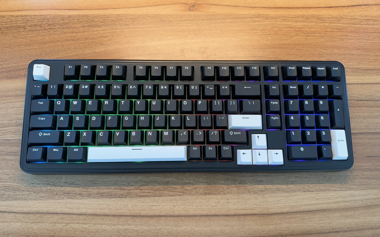 Epomaker TH99』レビュー、有線/無線対応、RGBライト搭載、最大800時間