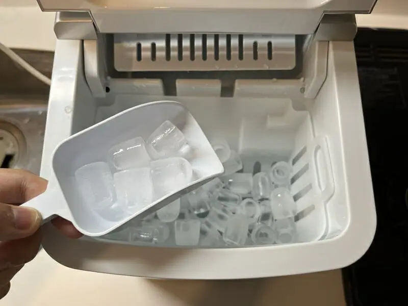 FREE VILLAGE 小型製氷機』レビュー | ワンタッチでスピーディに氷を