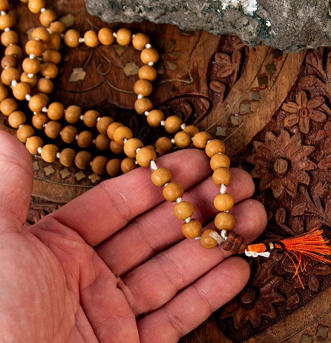 インドの数珠 - 白白檀 8mm珠全長：約96cm の通販 - TIRAKITA.COM