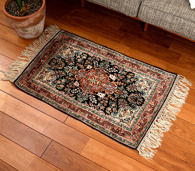 ナシールさんの手織りシルク絨毯 シュリーナガル カシミール