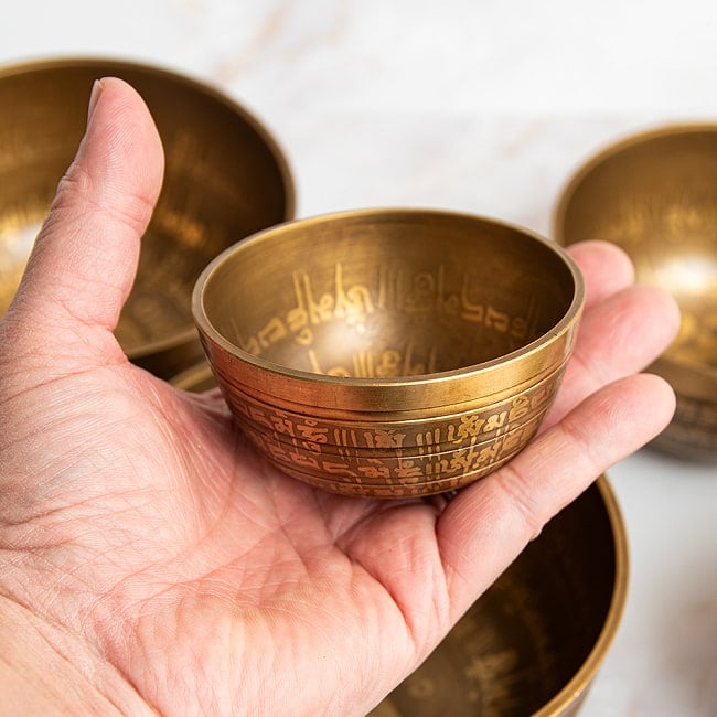 チャクラ シンギングボウルセット 彫り込み仕上 の通販[送料無料