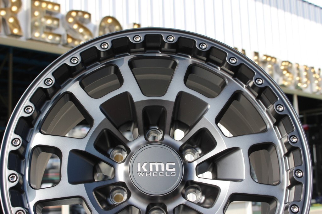 KMC KM718 SUMMIT | 株式会社タイヤスクエアミツヤ