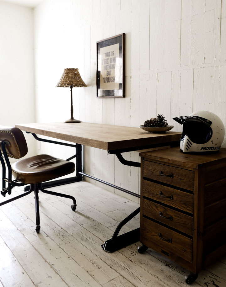 CLUTCH DESK | TRUCK FURNITURE