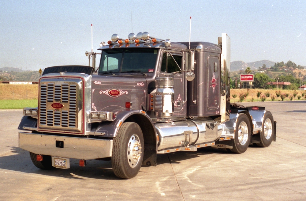 Peterbilt 379, Bill Signs Trucking, Engl. – truckin24