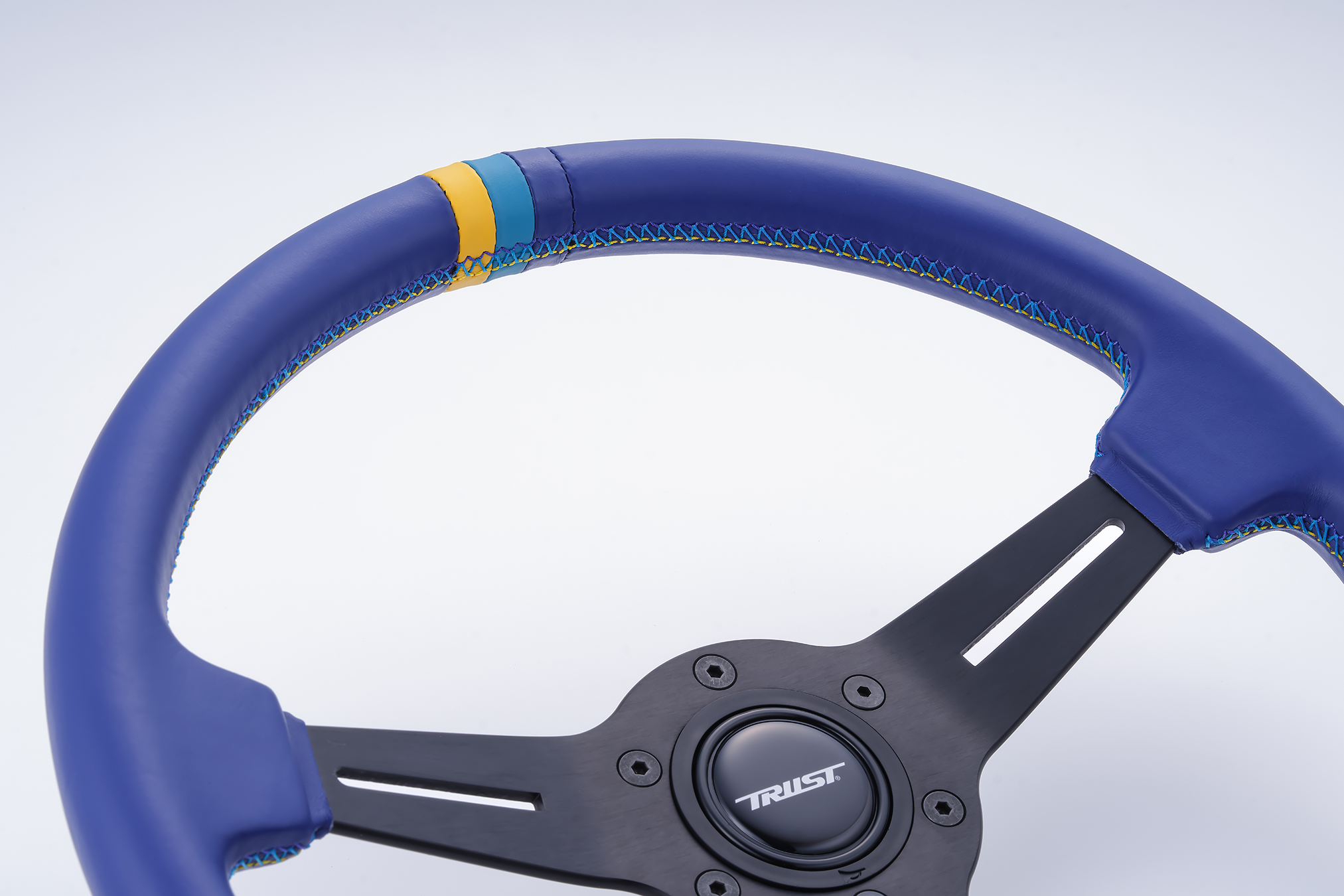 GReddy スポーツステアリング ブルーレザー/ ホワイトレザー | TRUST