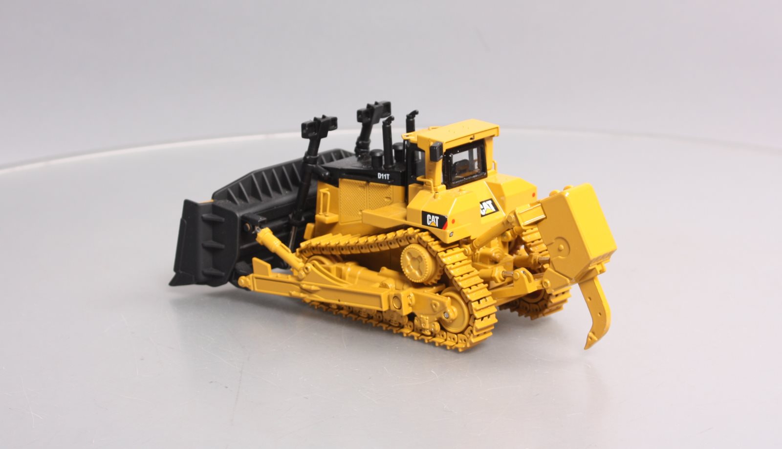Norscot 55212 1:50 Caterpillar D11T Assembled Track-Type Tractor