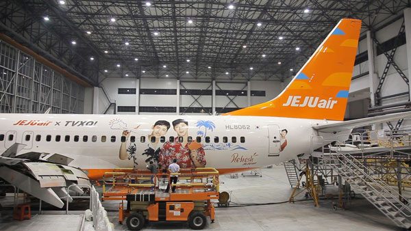 チェジュ航空、東方神起のラッピング機を公開 日本線を中心に投入へ