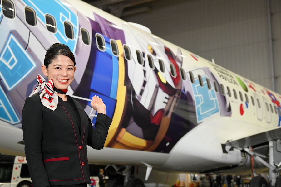 JAL Unveils Specially Painted 737 'JAL Gundam JET' for Domestic
