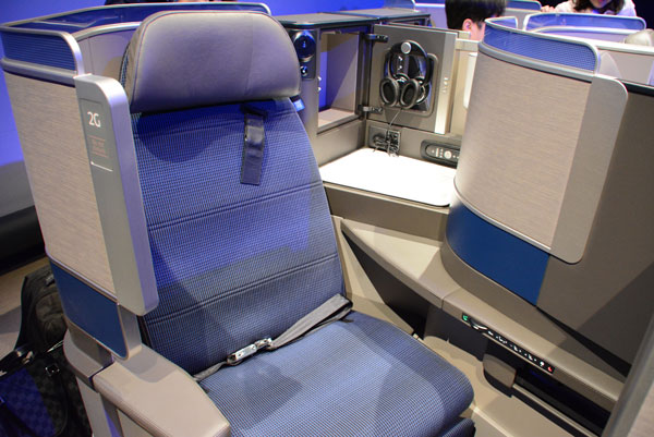 ユナイテッド航空、新シート搭載のボーイング777-300ER型機を東京/成田