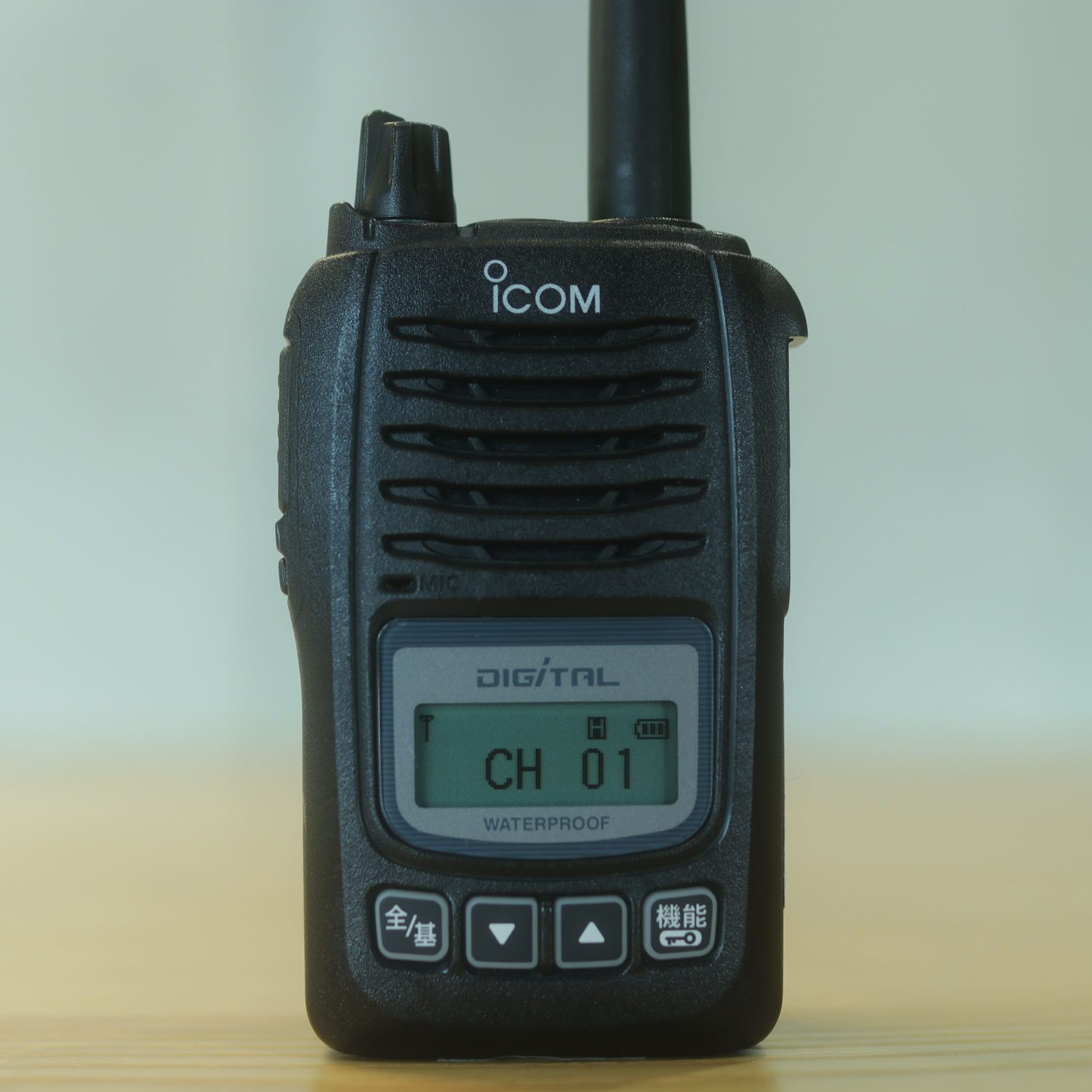 携帯型デジタル簡易無線機「icom IC-D60」のレンタル | transceiver365