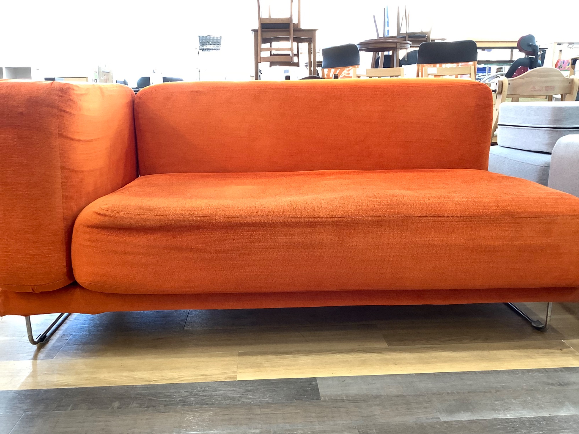 IKEA】とってもきれいなオレンジ色の2人掛けソファをご紹介♪♪｜2022