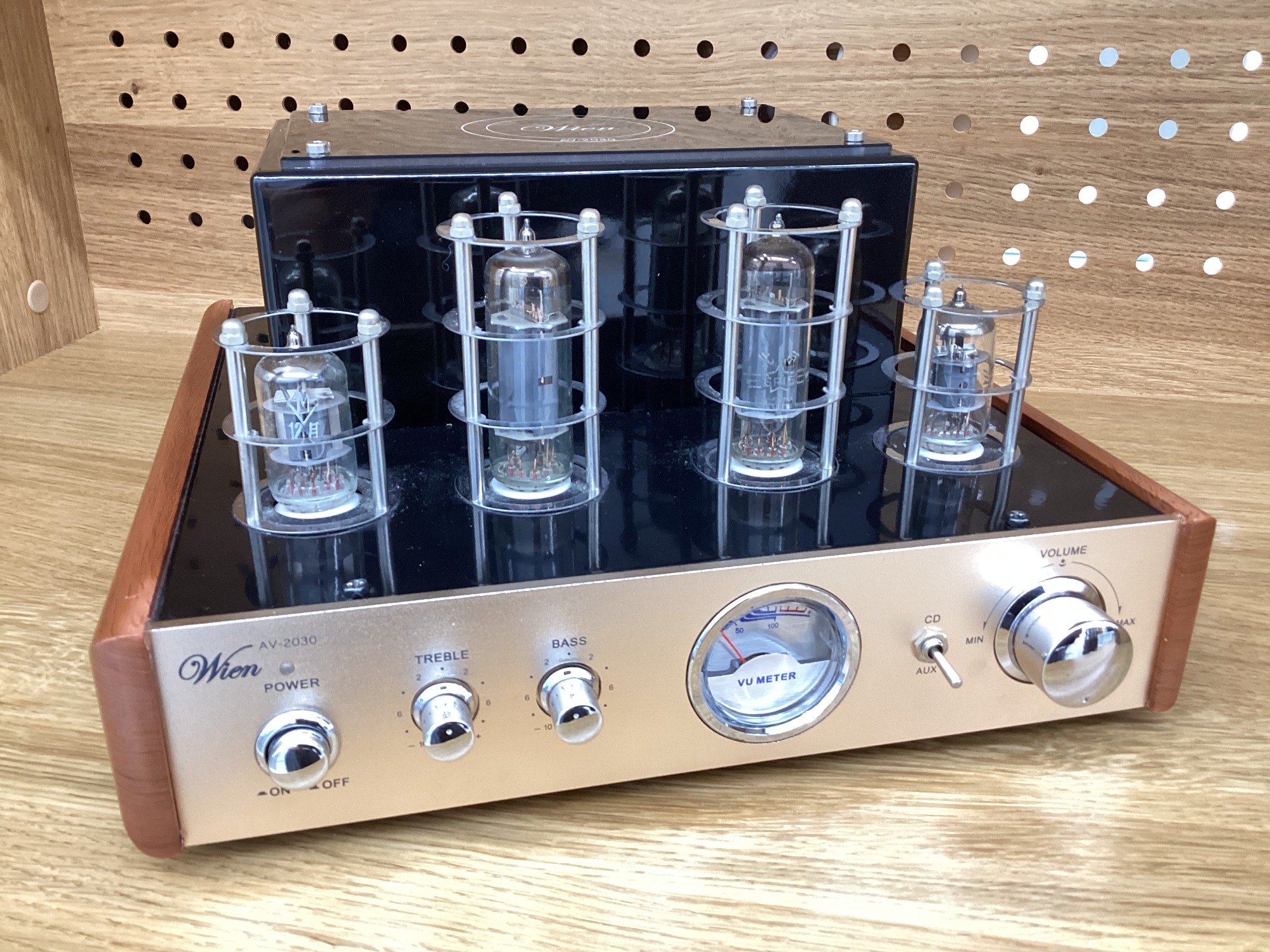 オーディオ機器多数取り扱い中！】wienの真空管アンプのご紹介です