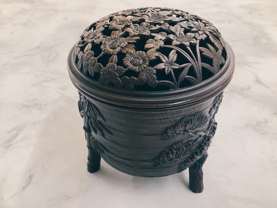 銅器】精山作 松竹梅 三足香炉 が入荷いたしました｜2022年04月21日