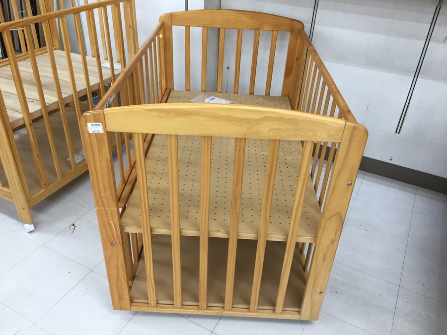 ベビーベッド大量展示中！SAWA BABY(サワベビー)・西松屋・KATOJI