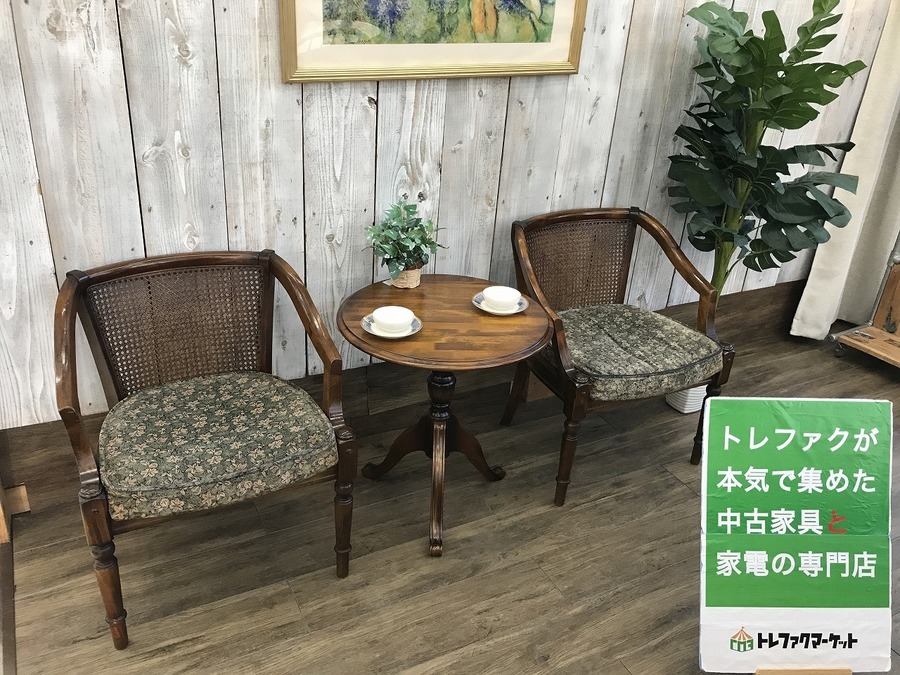 Karimoku（カリモク）】アンティークデザインの肘掛椅子（コロニアル