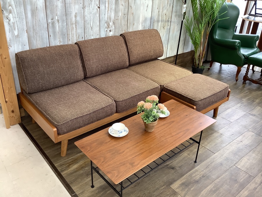 unico（ウニコ）】北欧ヴィンテージデザインのオットマン付3人掛け