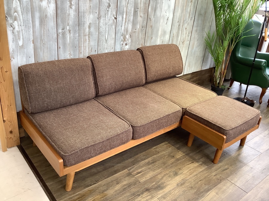 unico（ウニコ）】北欧ヴィンテージデザインのオットマン付3人掛け