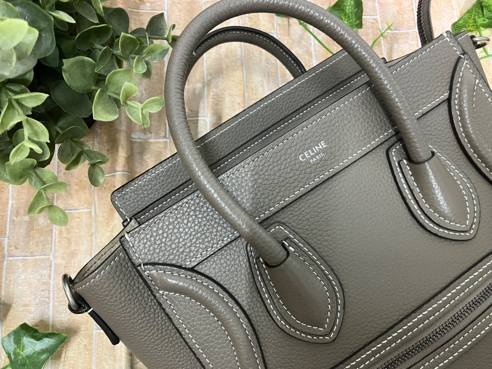 洗練されたデザインが目をひく【CELINE】ショルダーバッグを入荷いたし