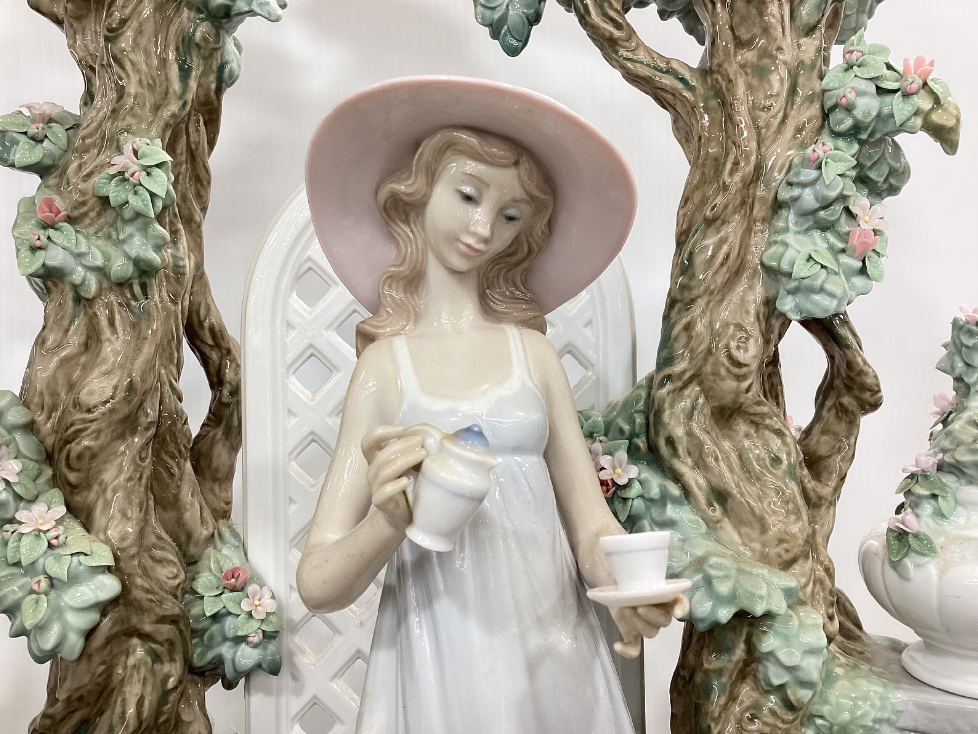 LLADRO（リヤドロ）のフィギュリンテラスでお茶ををご紹介致します
