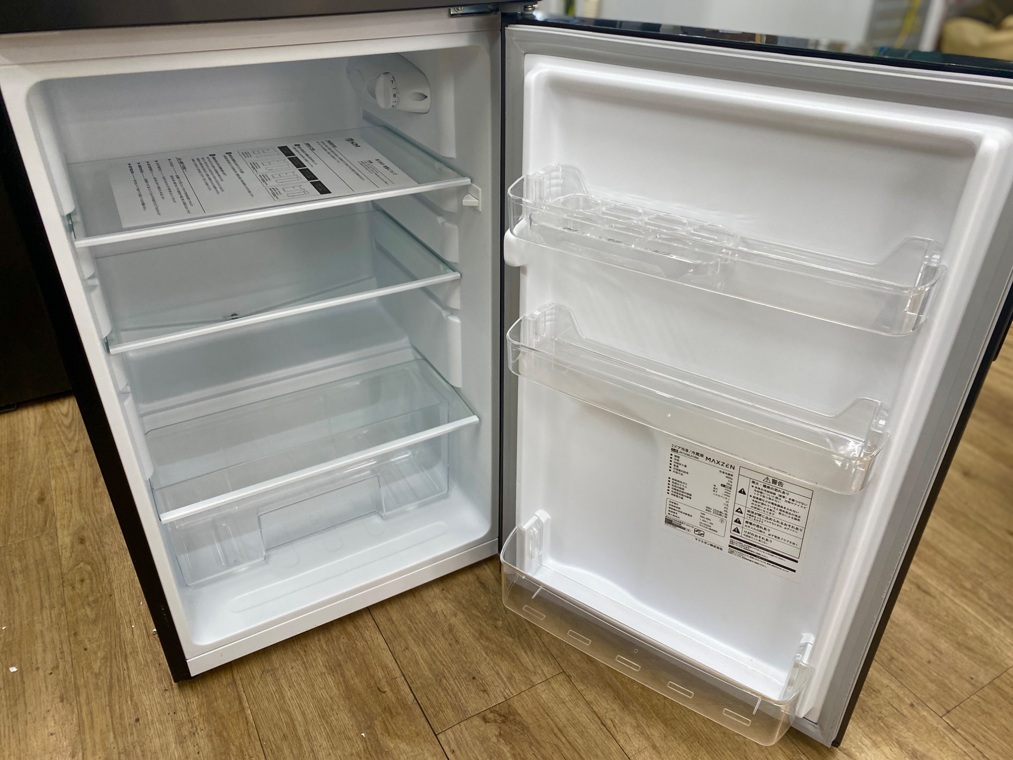 生活家電の販売もしております！！AQUAとmaxzenの冷蔵庫のご紹介です