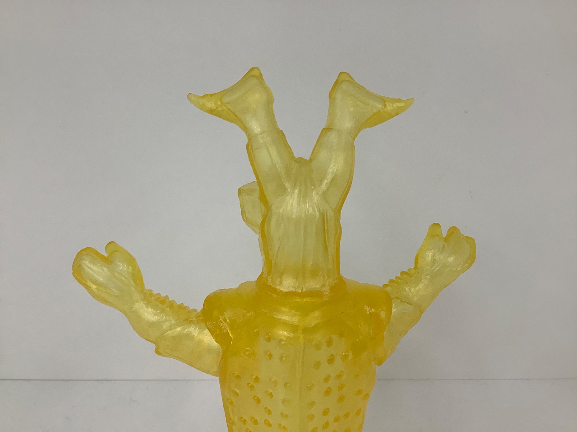 抽選プレゼントカラーのゼットンのソフビ【クリアイエロー 1983年】が