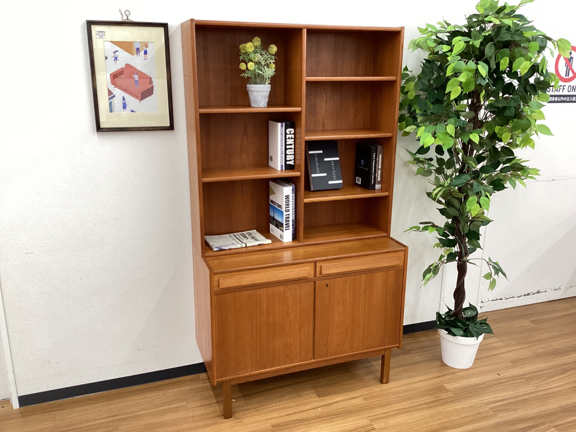 北欧ビンテージ】チーク材を使用したハイタイプのブックシェルフのご