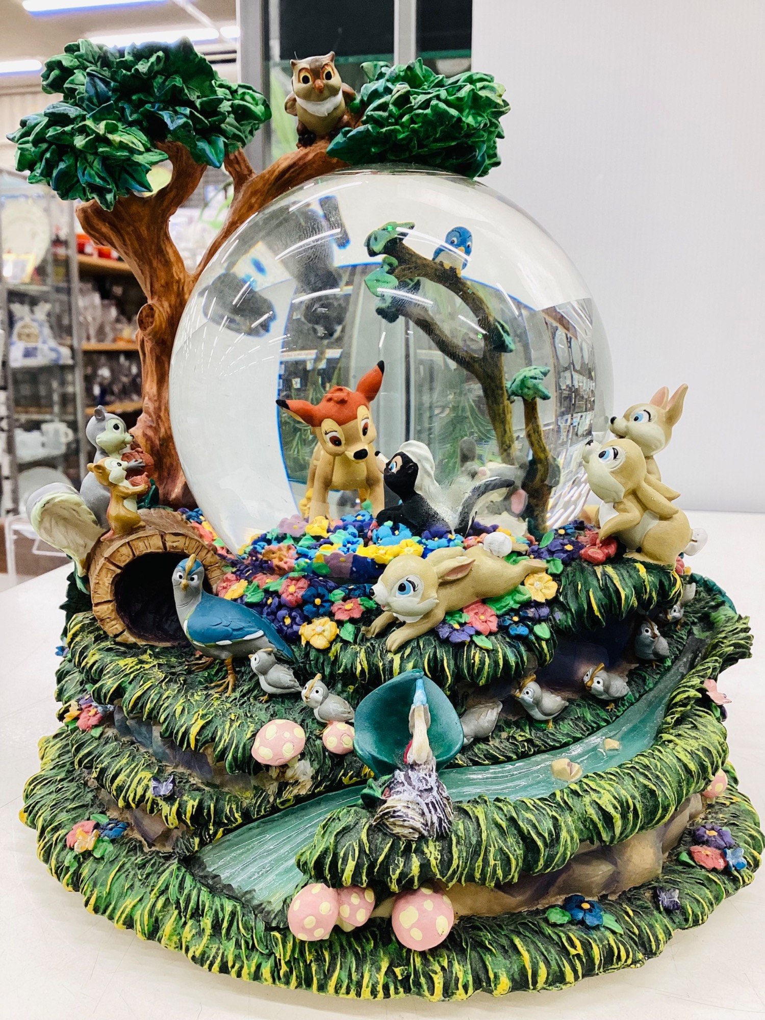 Disney/ディズニー バンビとフラワーの出会いを再現したスノードーム型