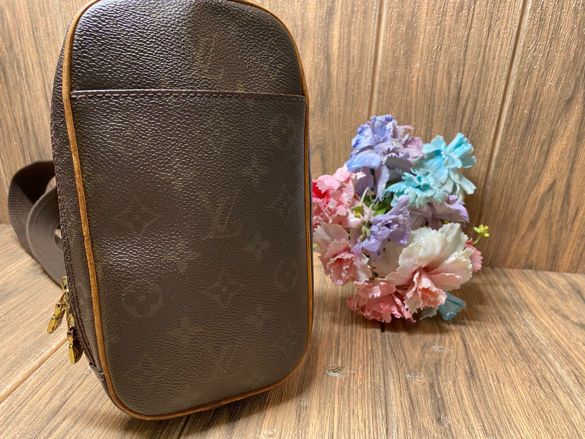 LOUIS VUITTON ルイヴィトン モノグラム ポシェット・ガンジュに LOUIS