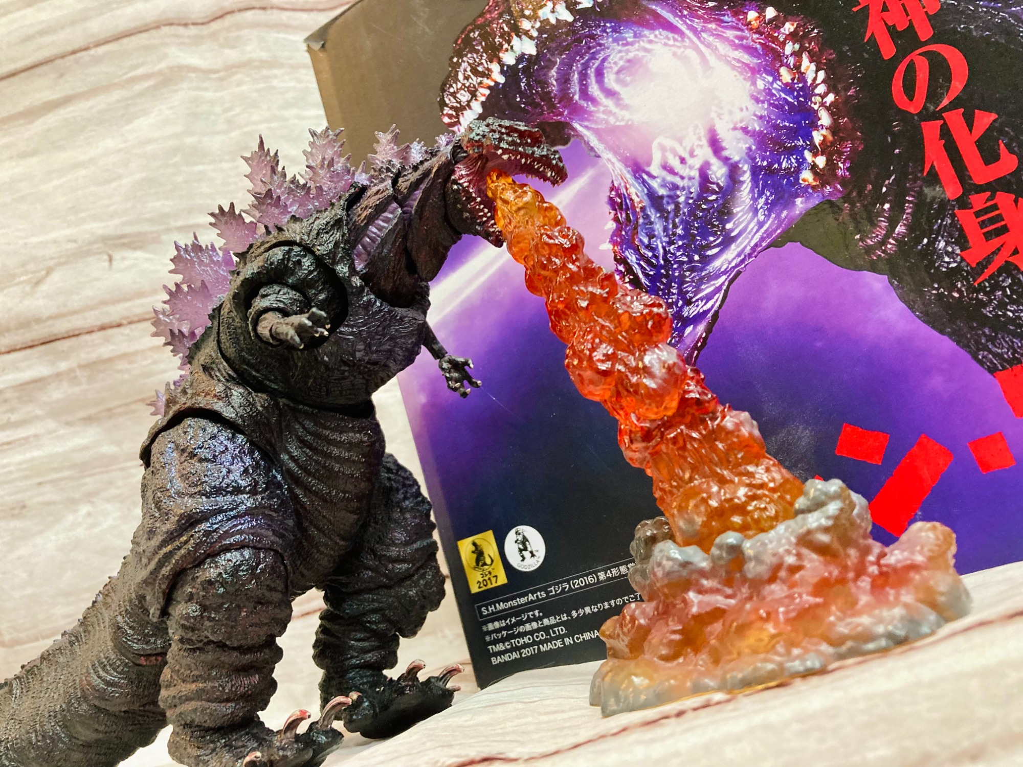 スマホで購入】フィギュアS.H.MonsterArtsゴジラ(2016)第4形態覚醒Ver