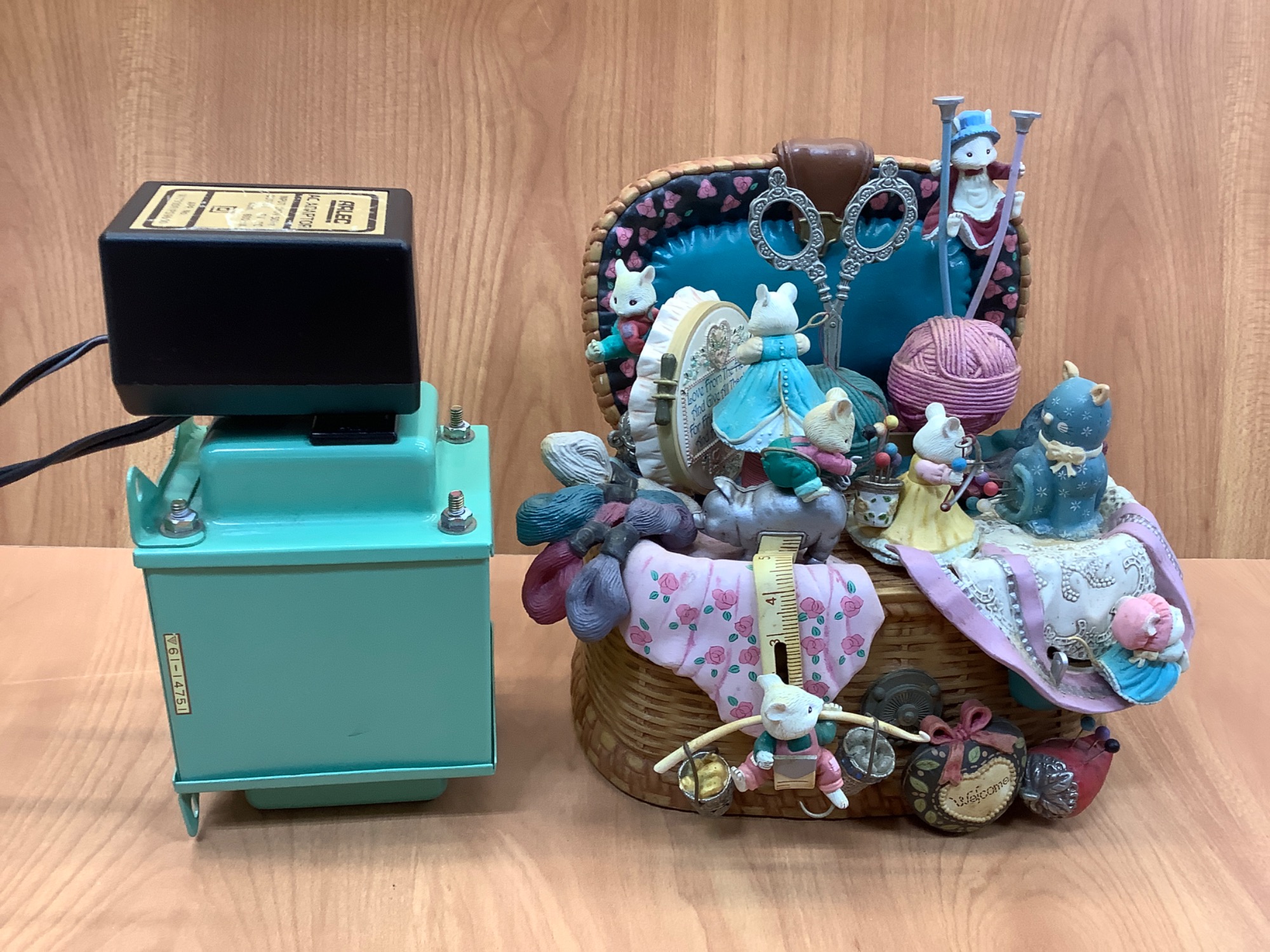 気まぐれ値下げ】ENESCO エネスコ 電飾付最上級 オルゴール 喫茶店 完動