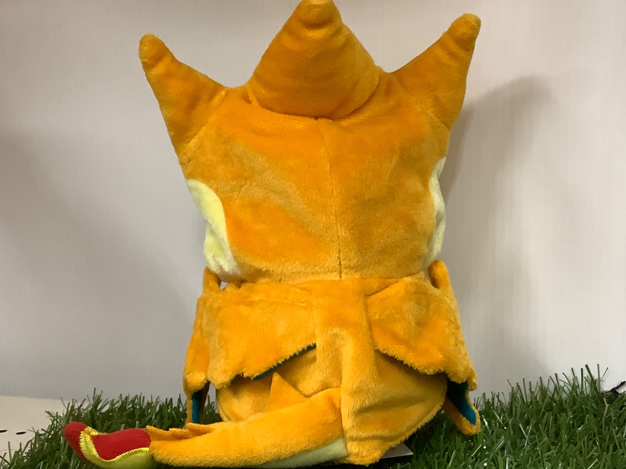 ポケモンセンター限定！メガリザードンYのポンチョを着たピカチュウの