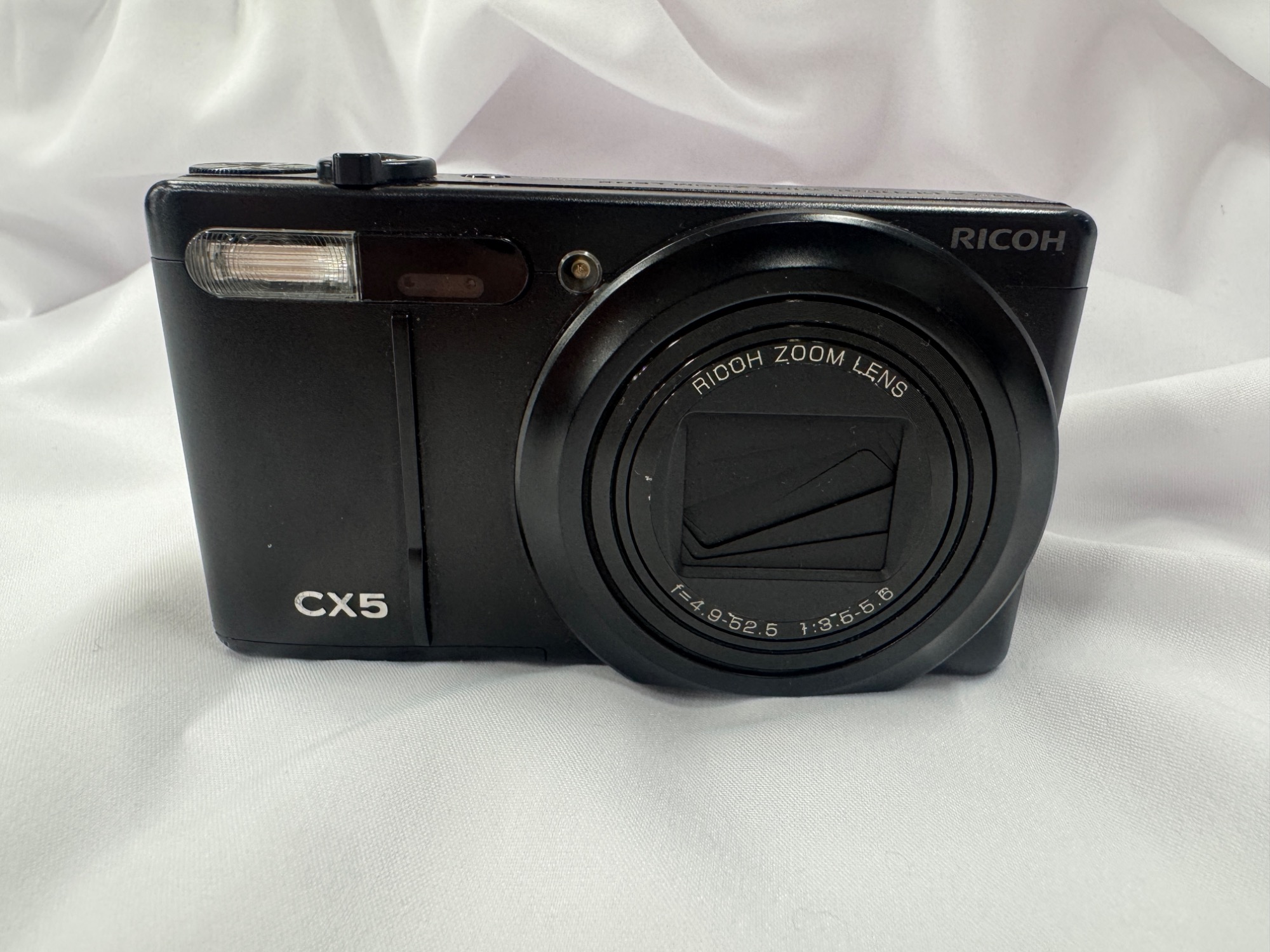 RICOH (リコー) よりコンパクトデジタルカメラ CX5 のご紹介です