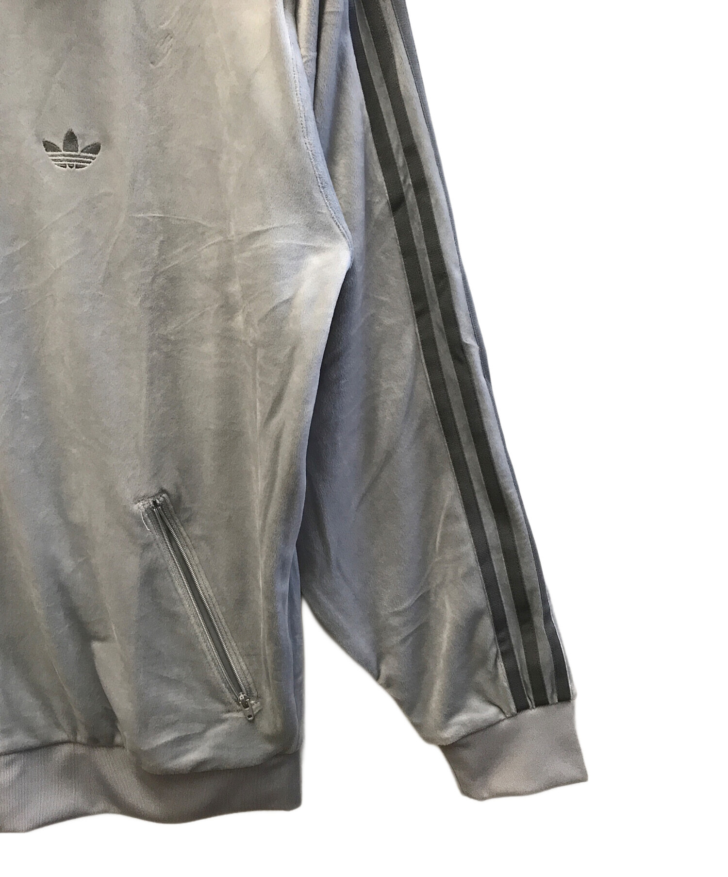 人気モデル】adidas ベロア トラックジャケット グレー トレフォイル