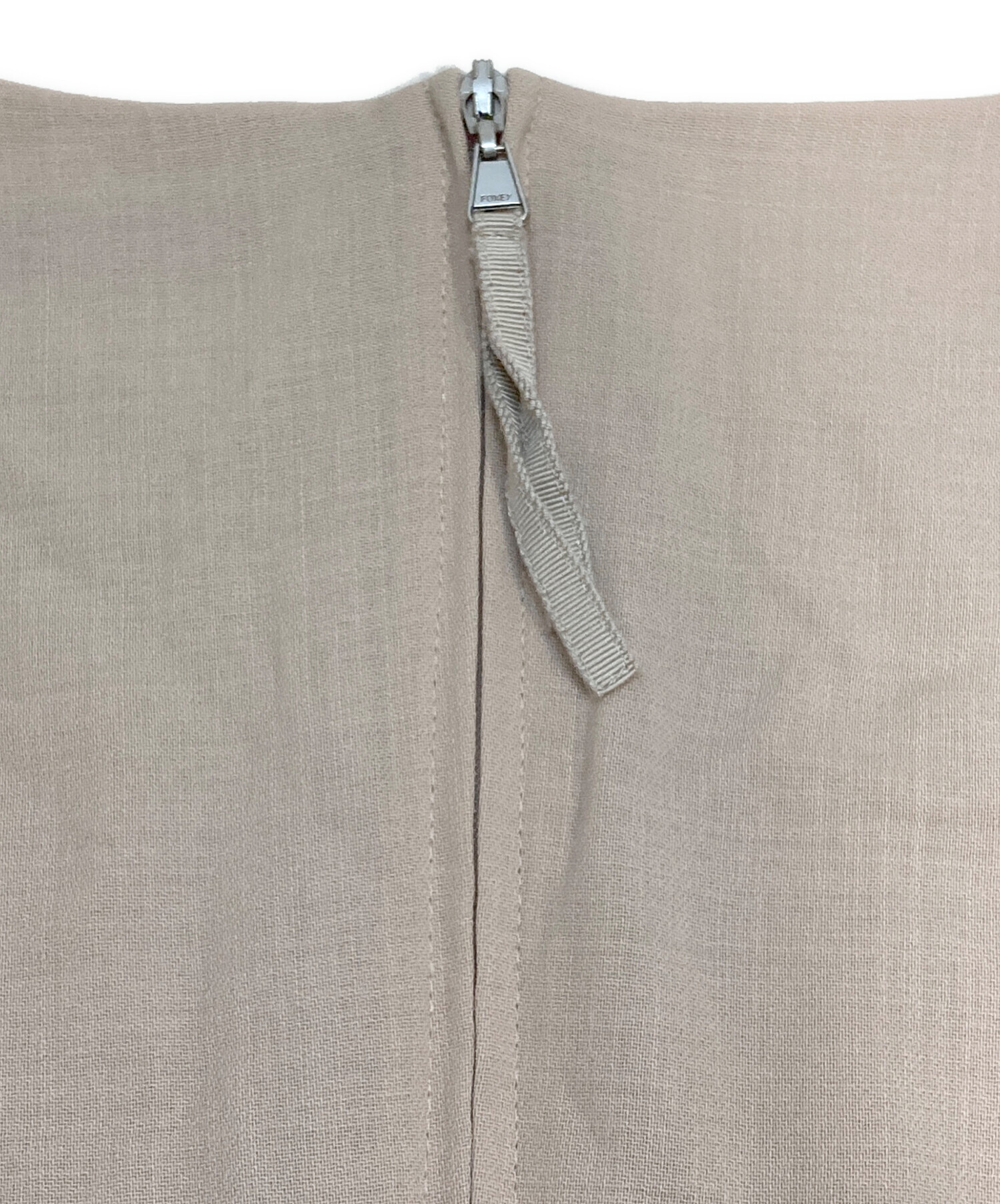 中古・古着通販】FOXEY (フォクシー) ノースリーブワンピース ベージュ