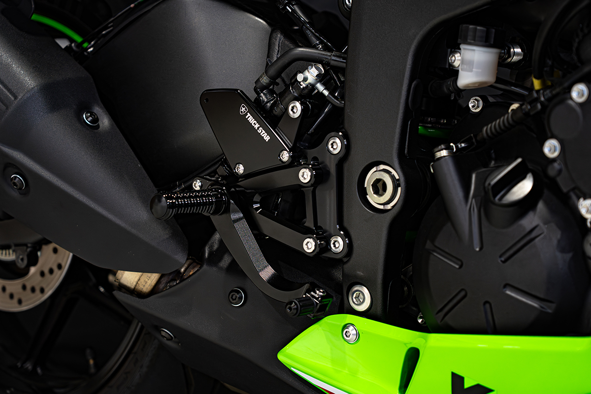 新製品情報】Ninja ZX-6R(24-) バックステップ | TRICK STAR 製品
