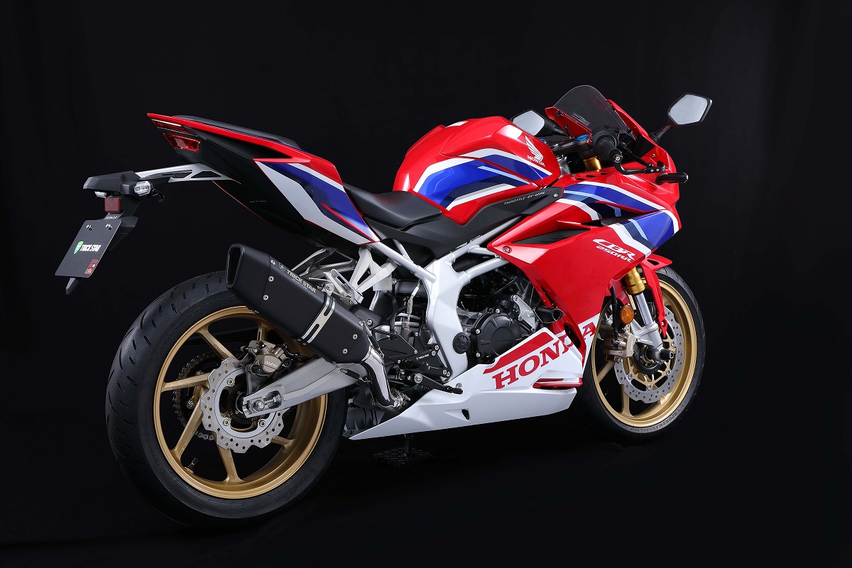 CBR250RR(23) 政府認証スリップオンマフラー IKAZUCHIショート | TRICK